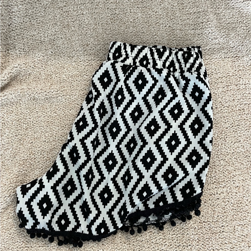 patterned shorts - Picture 3 of 3